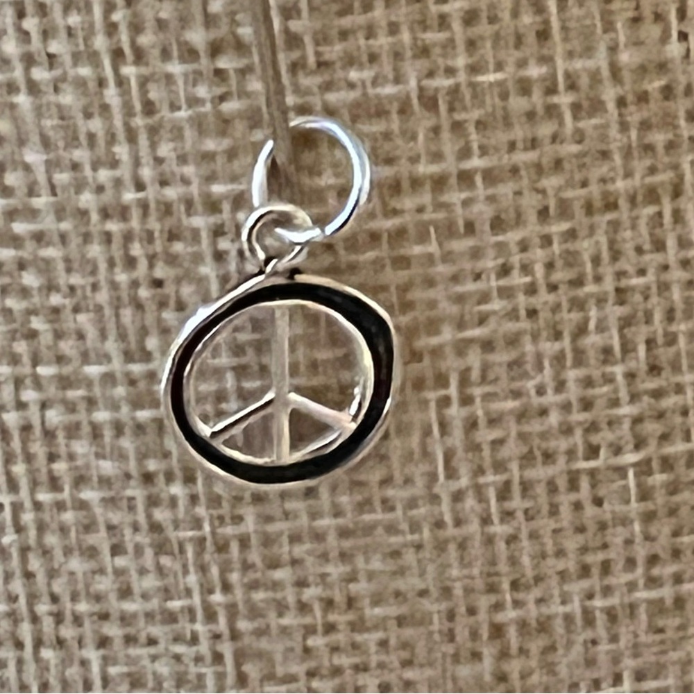 Peace sign silver INITIAL OUTFITTERS Charm